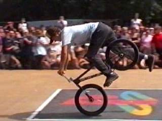 WM2000: Alexis Desolneux mit fettem Nosewheelie