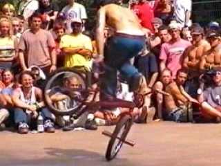 WM2000: Alex Jumelin dreht, squeakt und springt um